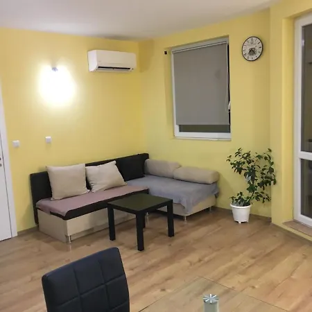 Apartament Tvarditza *