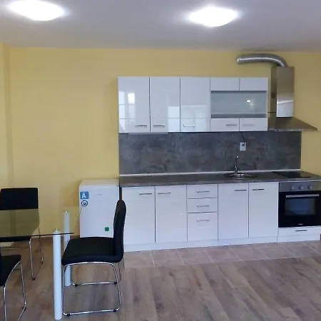 Apartament Tvarditza *