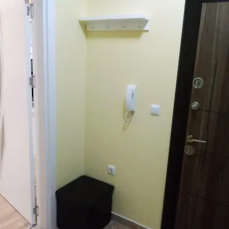 Apartament Tvarditza *